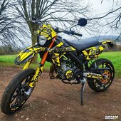 🟡⚫️ Rieju MRT #gotamisée avec le kit déco semi-perso MRT CORNER Yellow 🚀

#gotamdesign #moto #ktm #husqvarna #yamaha #kawasaki #suzuki #honda #beta #derbi #sherco #fantic #gilera #rieju #bikelife #supermot #motocross #enduro #50cc #85cc #125cc #250cc #300cc #450cc #500cc #2stroke #4stroke #ride #grenzgaenger