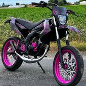 🟣⚫️ Derbi #gotamisée avec le kit déco semi-perso DERBI V2 RAGE Purple 🚀

#gotamdesign #moto #ktm #husqvarna #yamaha #kawasaki #suzuki #honda #beta #derbi #sherco #fantic #gilera #rieju #bikelife #supermot #motocross #enduro #50cc #85cc #125cc #250cc #300cc #450cc #500cc #2stroke #4stroke #ride #grenzgaenger