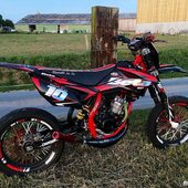 🔴⚫️ Beta Track 100% perso 🔥😎

#gotamdesign #moto #ktm #husqvarna #yamaha #kawasaki #suzuki #honda #beta #derbi #sherco #fantic #gilera #rieju #bikelife #supermot #motocross #enduro #50cc #85cc #125cc #250cc #300cc #450cc #500cc #2stroke #4stroke #ride #grenzgaenger #holographic