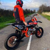 🟠⚫️ KTM 125 #gotamisée avec le kit déco semi-perso KTM MUD GREY 🚀

#gotamdesign #moto #ktm #husqvarna #yamaha #kawasaki #suzuki #honda #beta #derbi #sherco #fantic #gilera #rieju #bikelife #supermot #motocross #enduro #50cc #85cc #125cc #250cc #300cc #450cc #500cc #2stroke #4stroke #ride #grenzgaenger