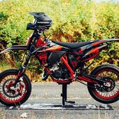 🔴⚫️ Bon week-end 🔥

#gotamdesign #moto #ktm #husqvarna #yamaha #kawasaki #suzuki #honda #beta #derbi #sherco #fantic #gilera #rieju #bikelife #supermot #motocross #enduro #50cc #85cc #125cc #250cc #300cc #450cc #500cc #2stroke #4stroke #ride #grenzgaenger #chrome