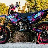 🟣🔵 Yamaha DT Replica YZ 🔥

#gotamdesign #moto #ktm #husqvarna #yamaha #kawasaki #suzuki #honda #beta #derbi #sherco #fantic #gilera #rieju #bikelife #supermot #motocross #enduro #50cc #85cc #125cc #250cc #300cc #450cc #500cc #2stroke #4stroke #ride #grenzgaenger #holographic
