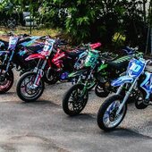 🍡 Petite brochette GOTAM 🔥😎

#gotamdesign #moto #ktm #husqvarna #yamaha #kawasaki #suzuki #honda #beta #derbi #sherco #fantic #gilera #rieju #bikelife #supermot #motocross #enduro #50cc #85cc #125cc #250cc #300cc #450cc #500cc #2stroke #4stroke #ride #grenzgaenger #chrome